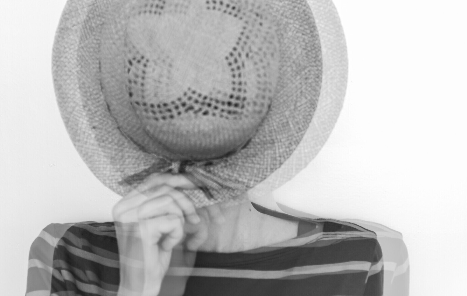 Hat was a must. I never tried a wig. In some periods of my healing journey i felt like my sight was a bit blurry and wanted to depict that feeling.