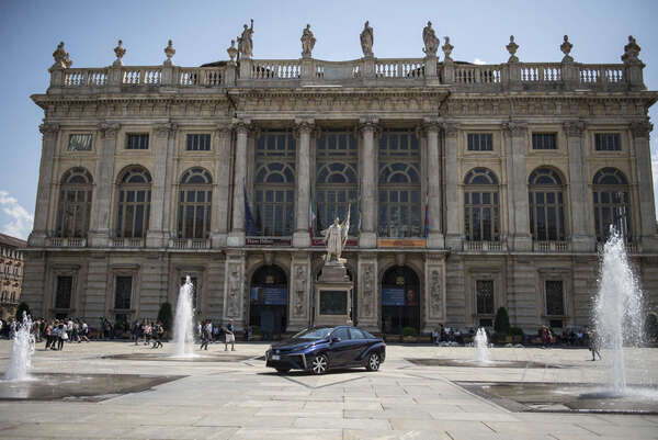 Test drive of the Mirai Toyota hydrogen car
