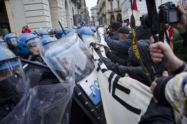  Clashes against the police in the parade on May 1