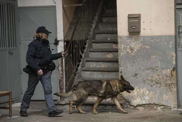 Police controls in a building in Turin 1-25-2018