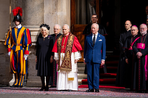 Pope Leo XIV meets the British Royal Family